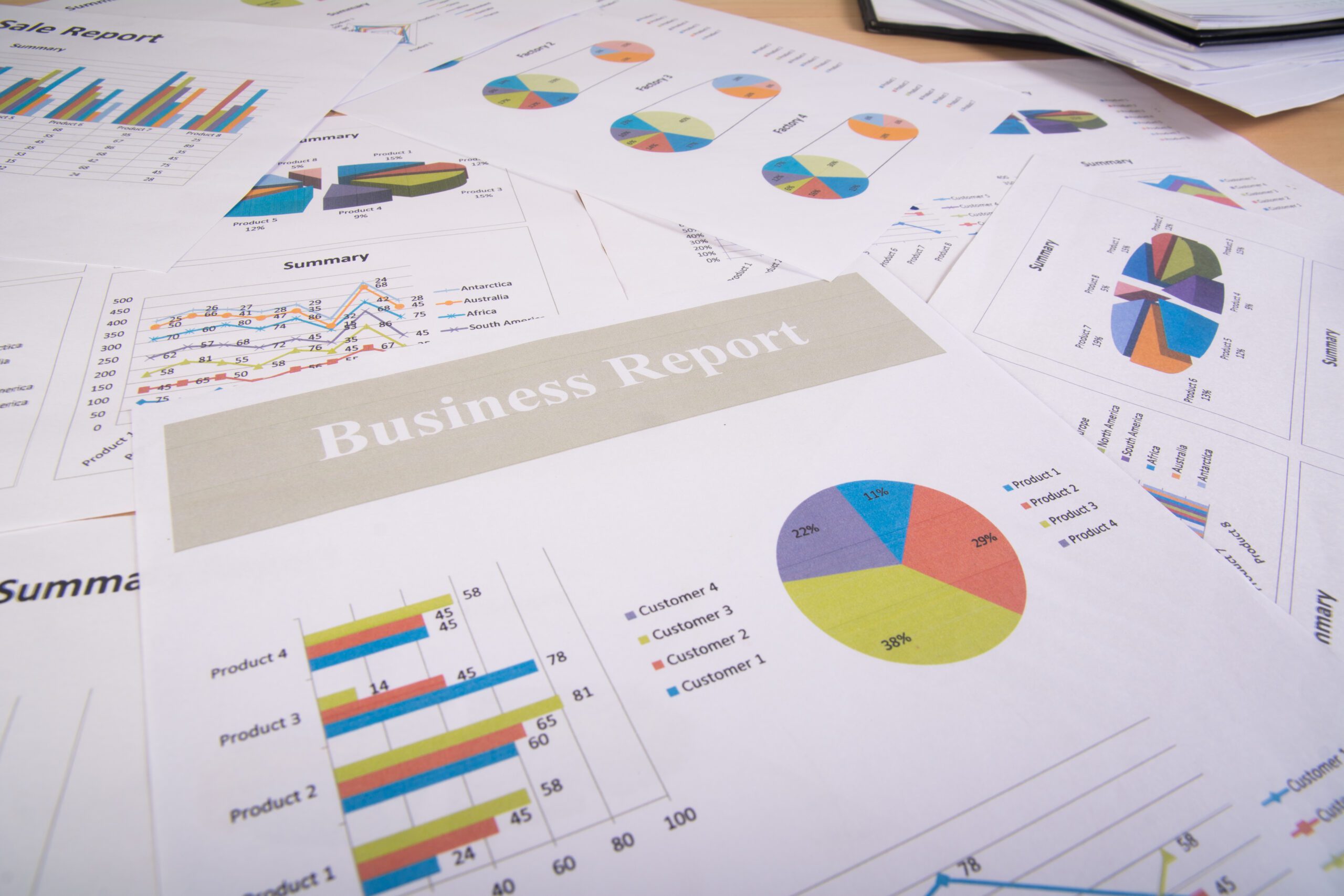 Tax calculation and internationalisation tax deduction concept for B-Wiz Partners, illustrating tax documentation, financial calculations, and business tax planning.